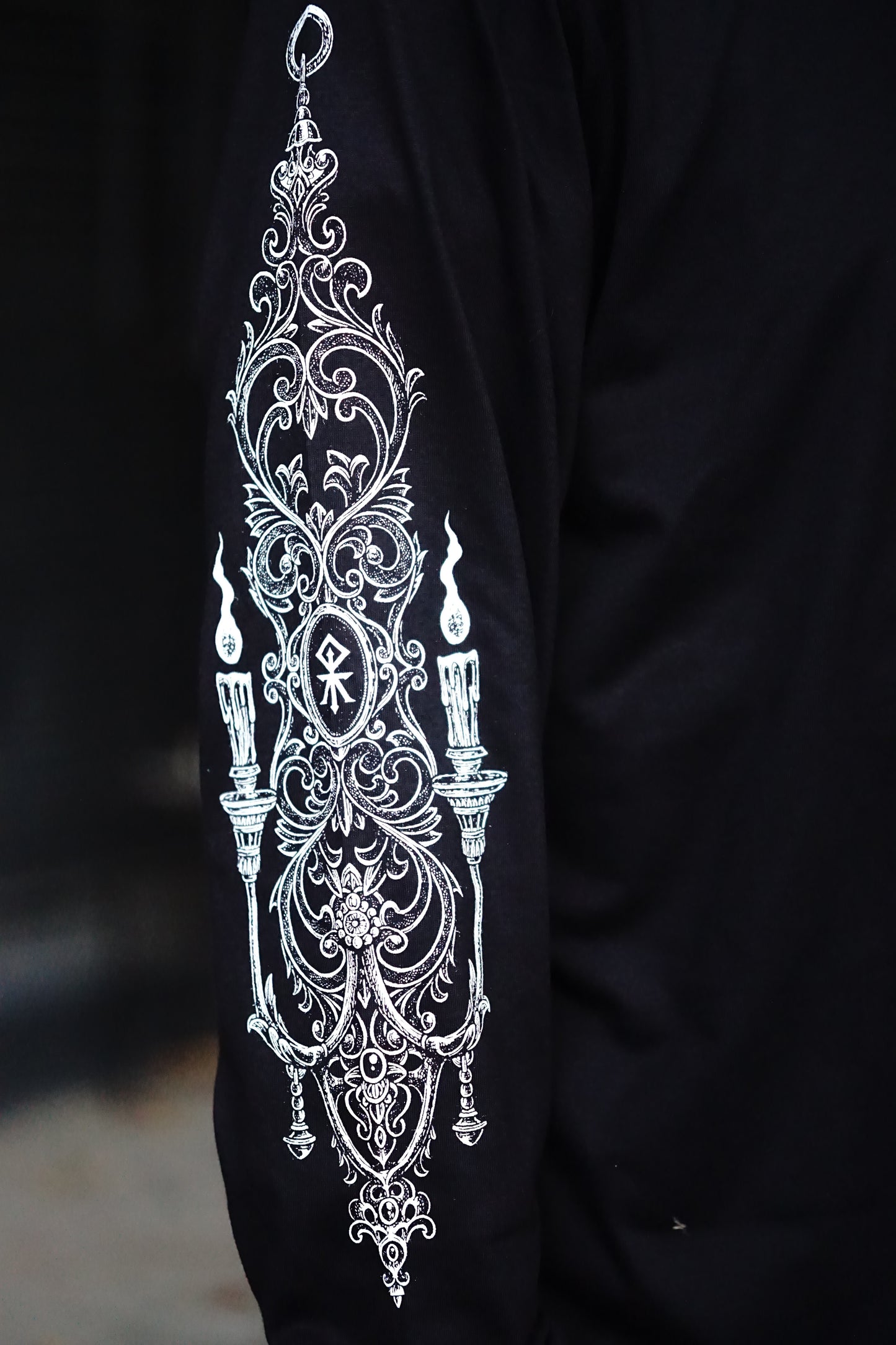 CHANDELIER LONGSLEEVES