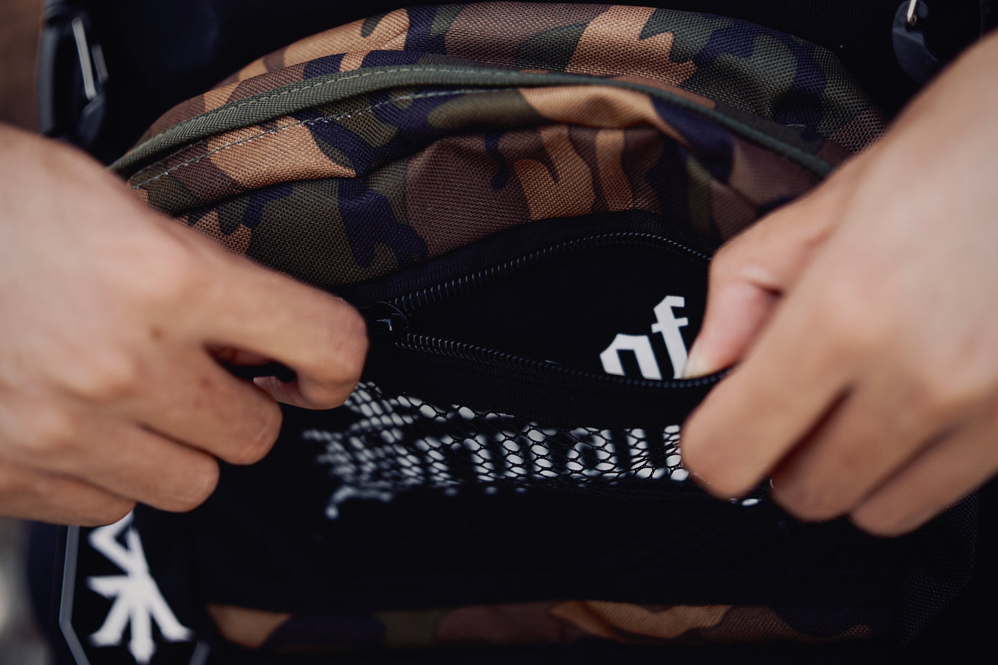 CAMO SLING BAG